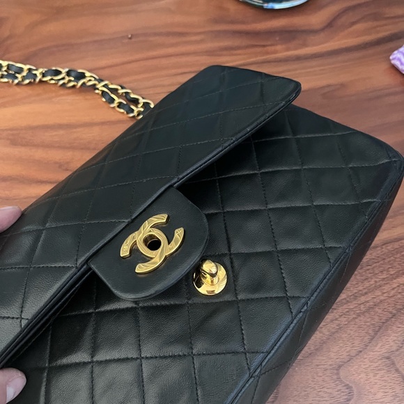 Chanel medium classic flap in lambskin - Picture 4 of 15